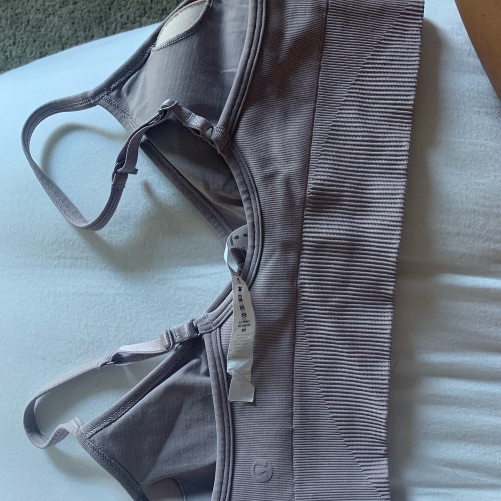 Lululemon sports bra